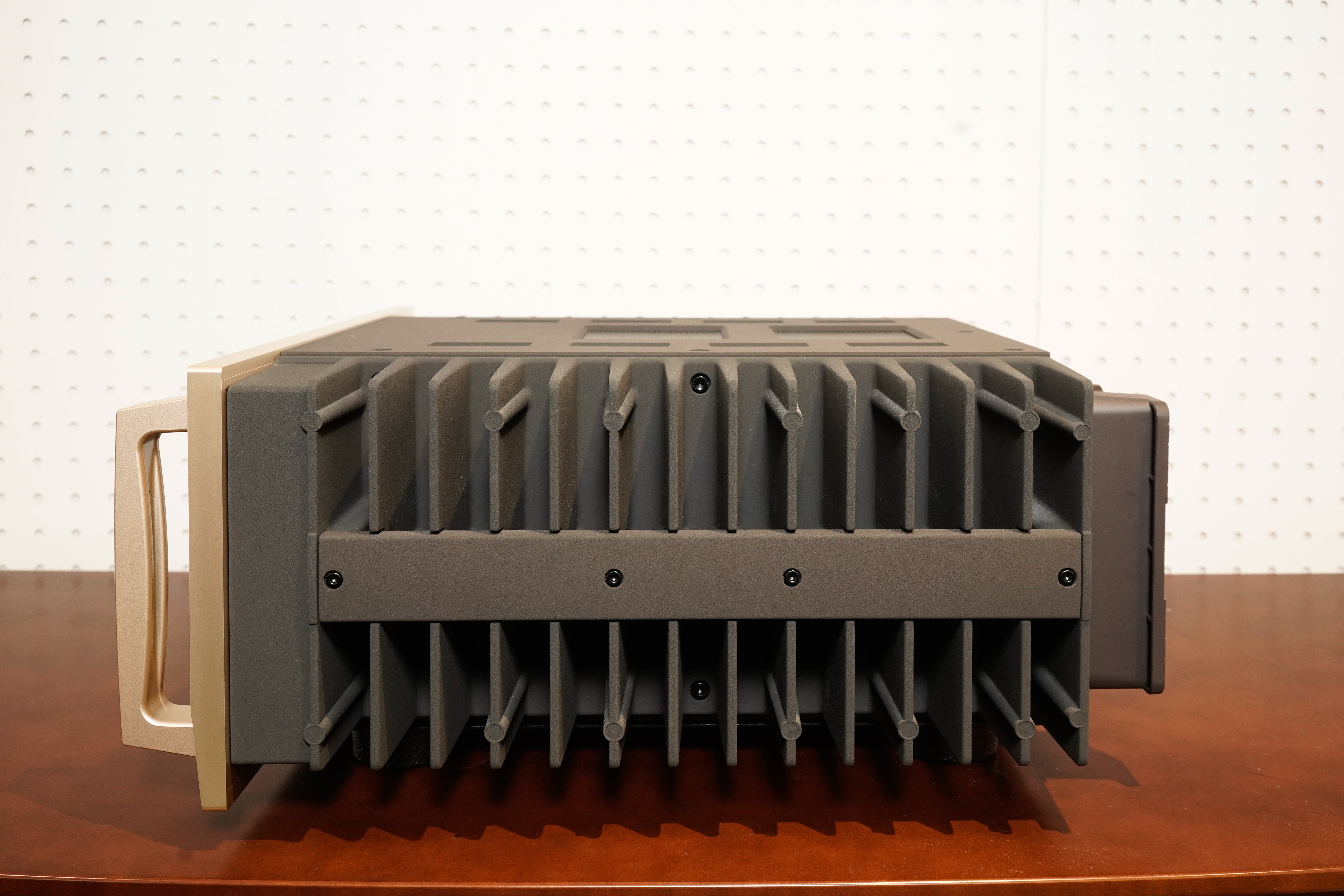 中古品】P-6100 | パワーアンプ – SOUND TEC
