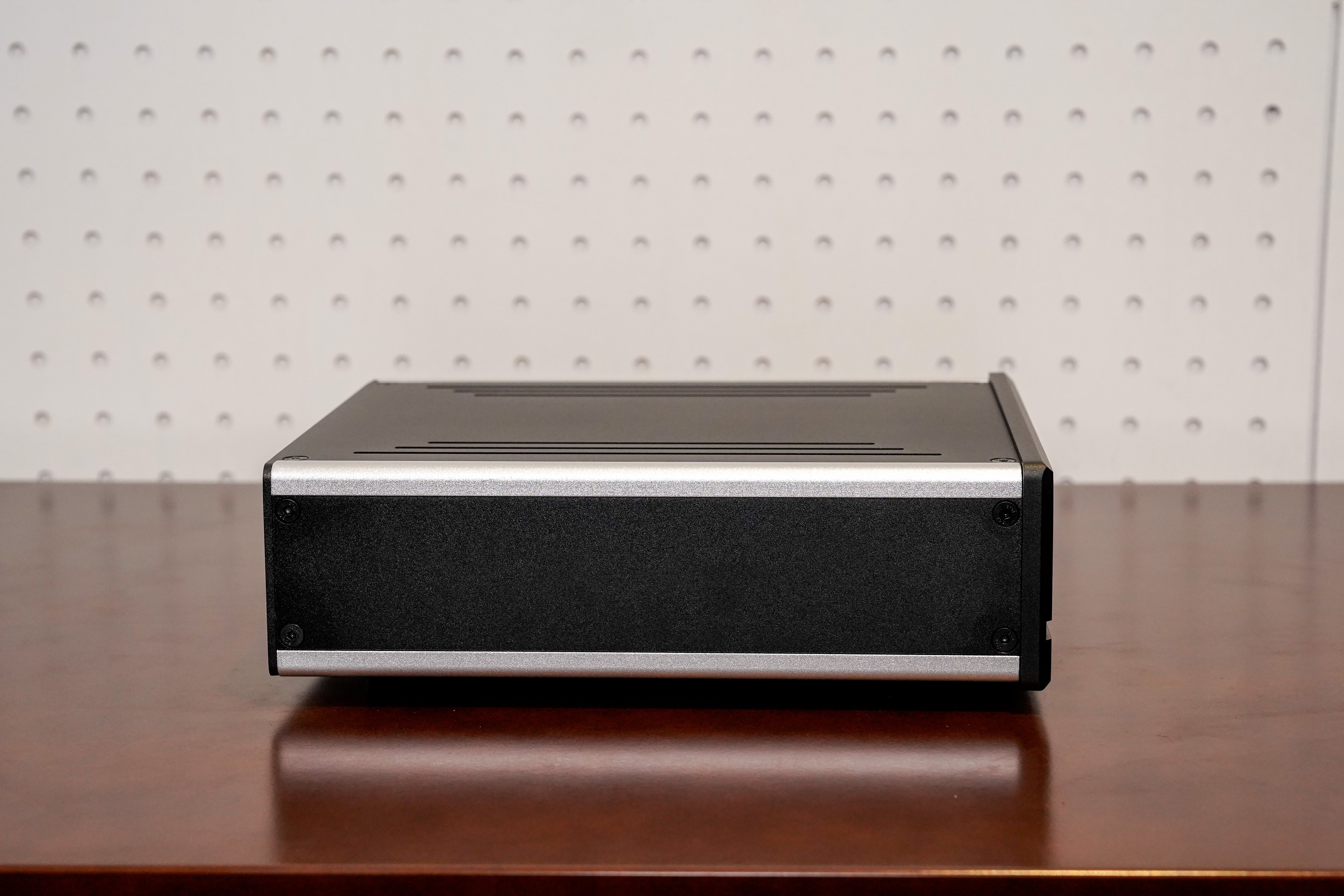 ☆★ Ediscreation Fiberbox II 超美品 光絶縁ツール★☆ 横浜店】EDISCREATION FIBER BOX 2。画や音の良くなる魔法の箱？いいえ